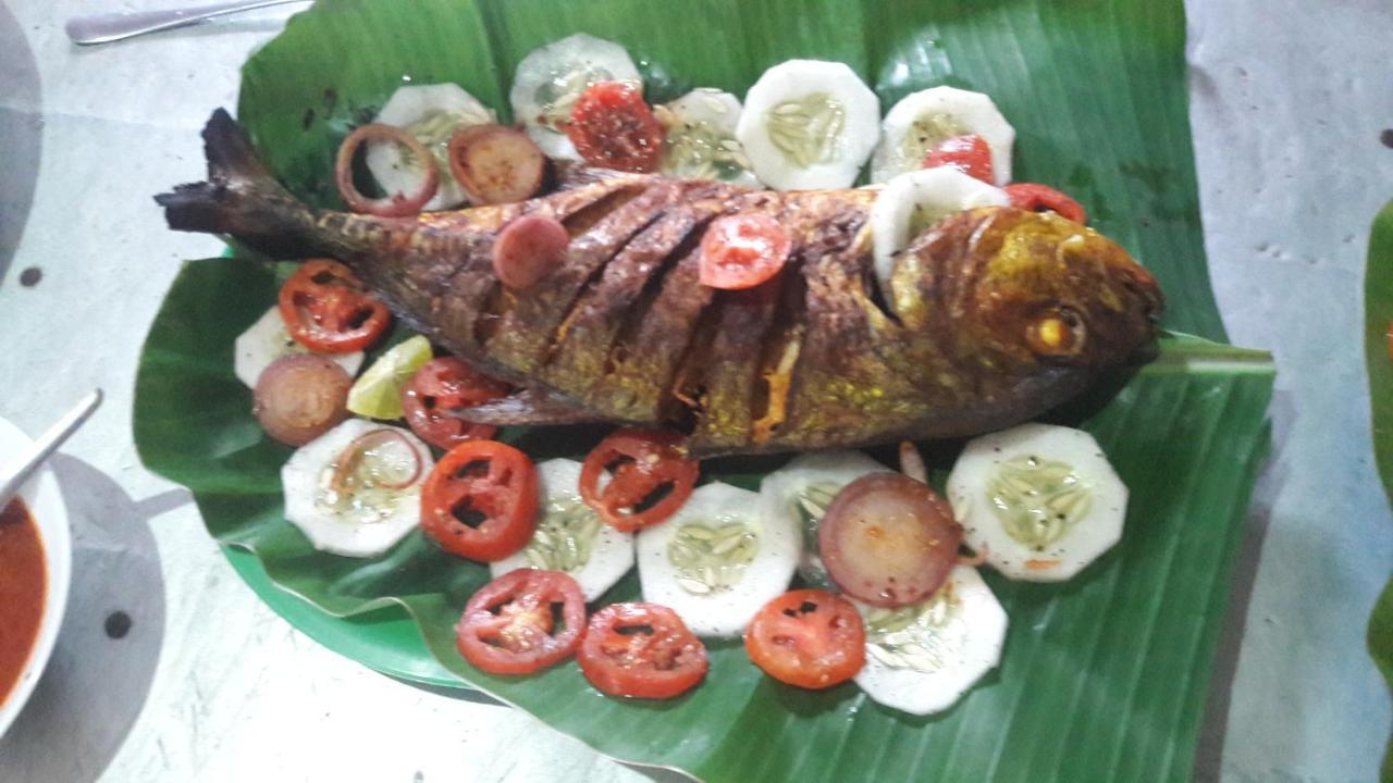 Vibushan Guest House Nilaveli Bagian luar foto