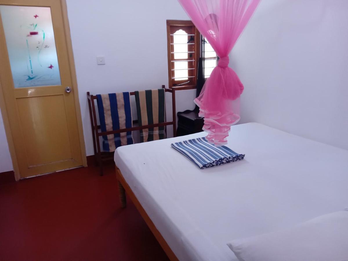 Vibushan Guest House Nilaveli Bagian luar foto