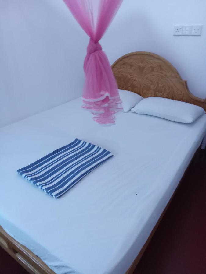 Vibushan Guest House Nilaveli Bagian luar foto