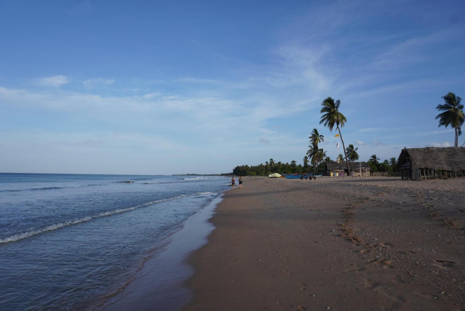 Vibushan Guest House Nilaveli Bagian luar foto