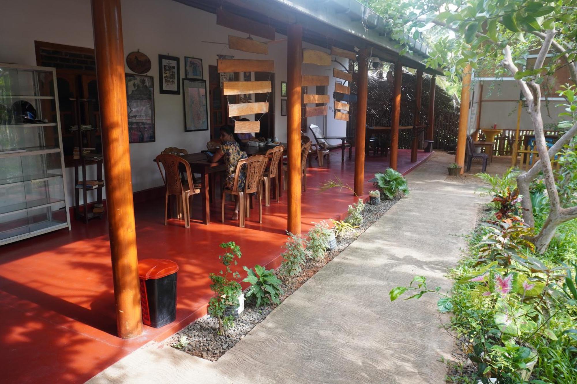 Vibushan Guest House Nilaveli Bagian luar foto