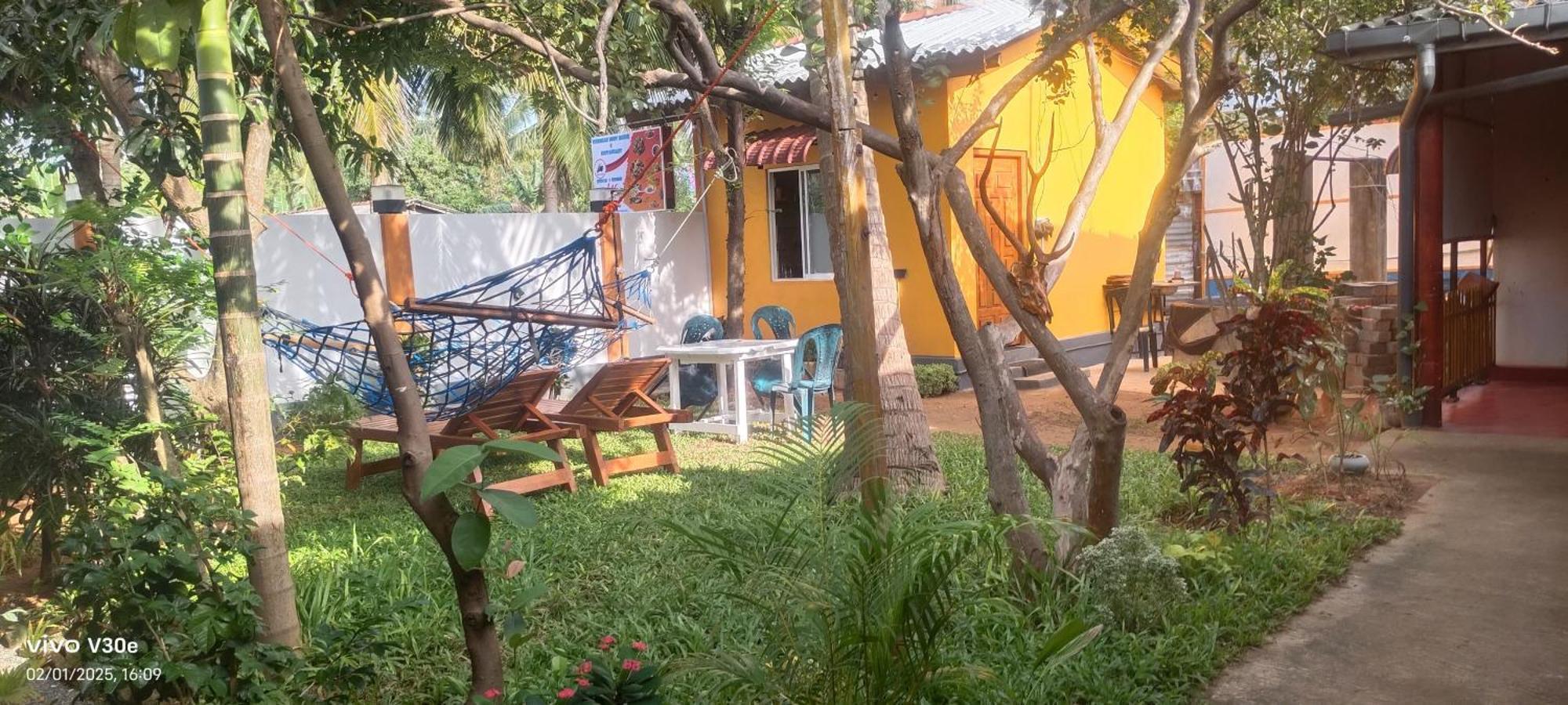Vibushan Guest House Nilaveli Bagian luar foto
