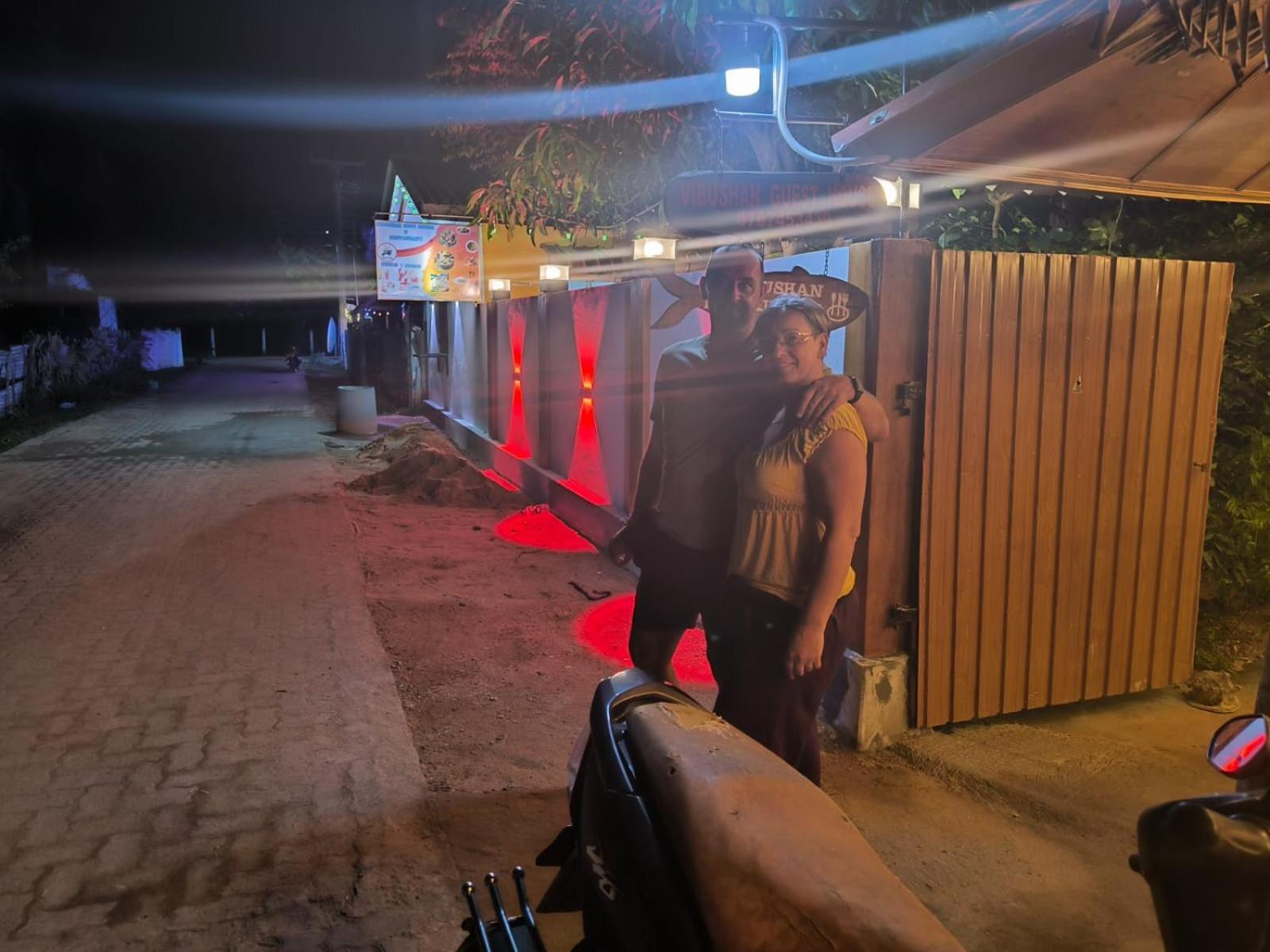 Vibushan Guest House Nilaveli Bagian luar foto