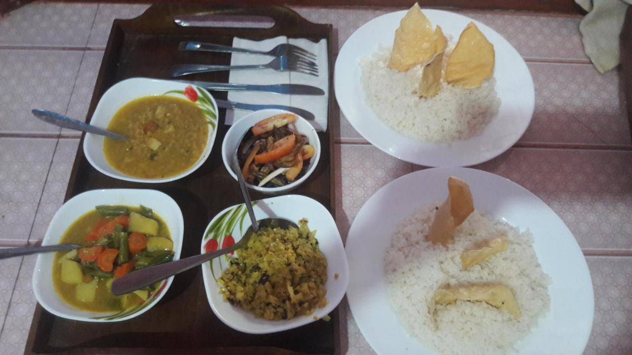 Vibushan Guest House Nilaveli Bagian luar foto